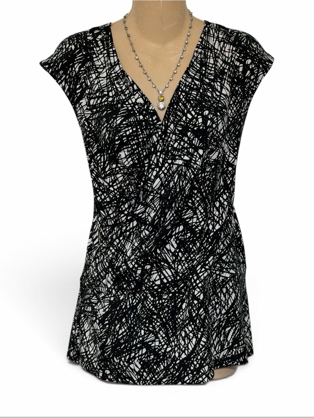 Ellen Tracy Black & White Abstract Wrap-Style V-Neck Tunic